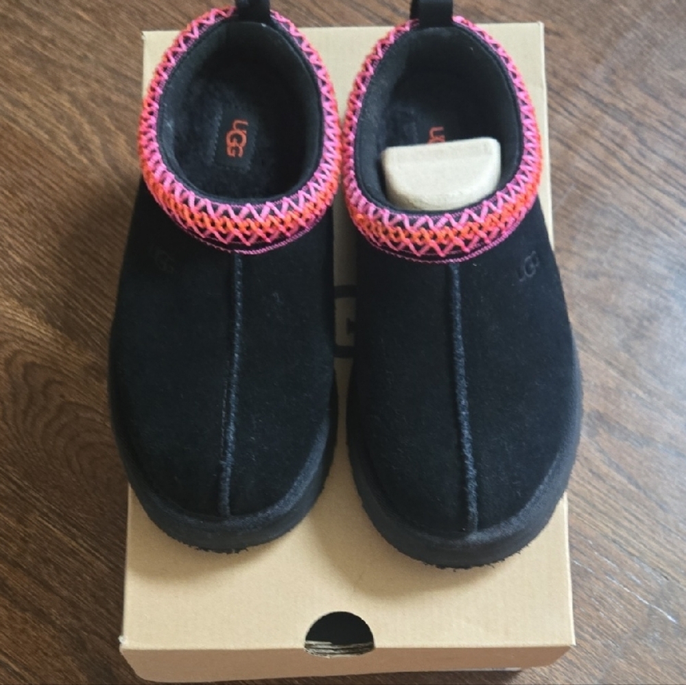 UGG Kids Black Slippers with Pink Trim